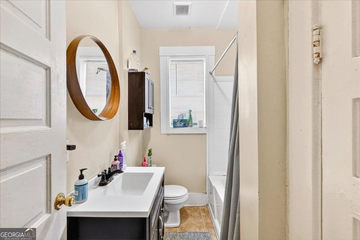 515 E Duffy Street Property Photo 9
