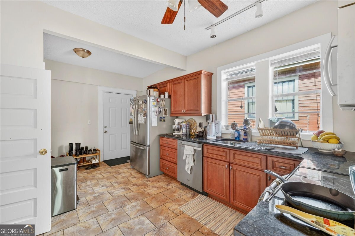 515 E Duffy Street Property Photo 38