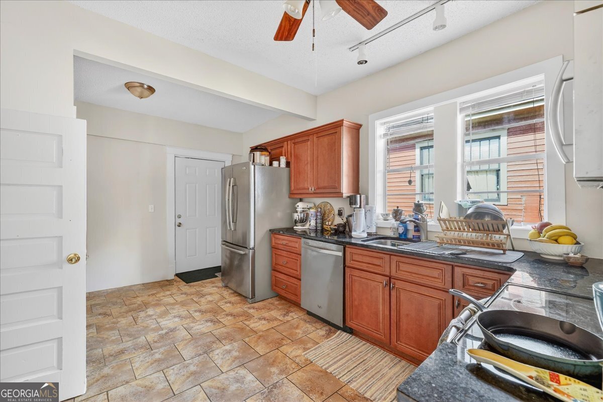 515 E Duffy Street Property Photo 39