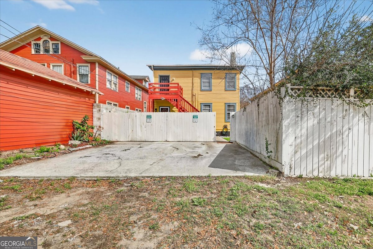 515 E Duffy Street Property Photo 57