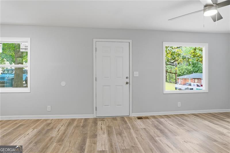 5160 Ellen Street Property Photo 4