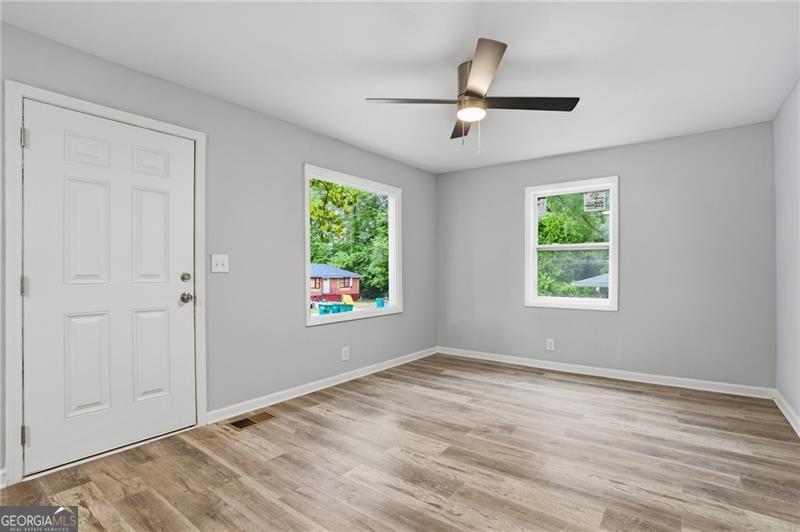 5160 Ellen Street Property Photo 6