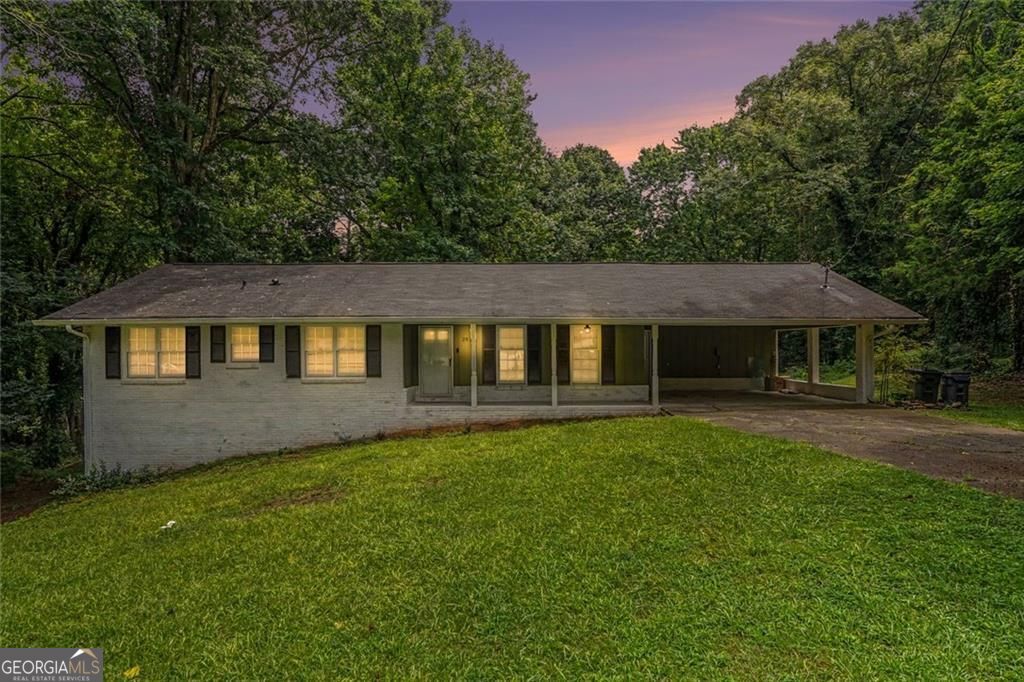 2826 Manor Court Property Photo 3