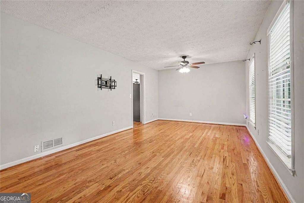 2826 Manor Court Property Photo 5