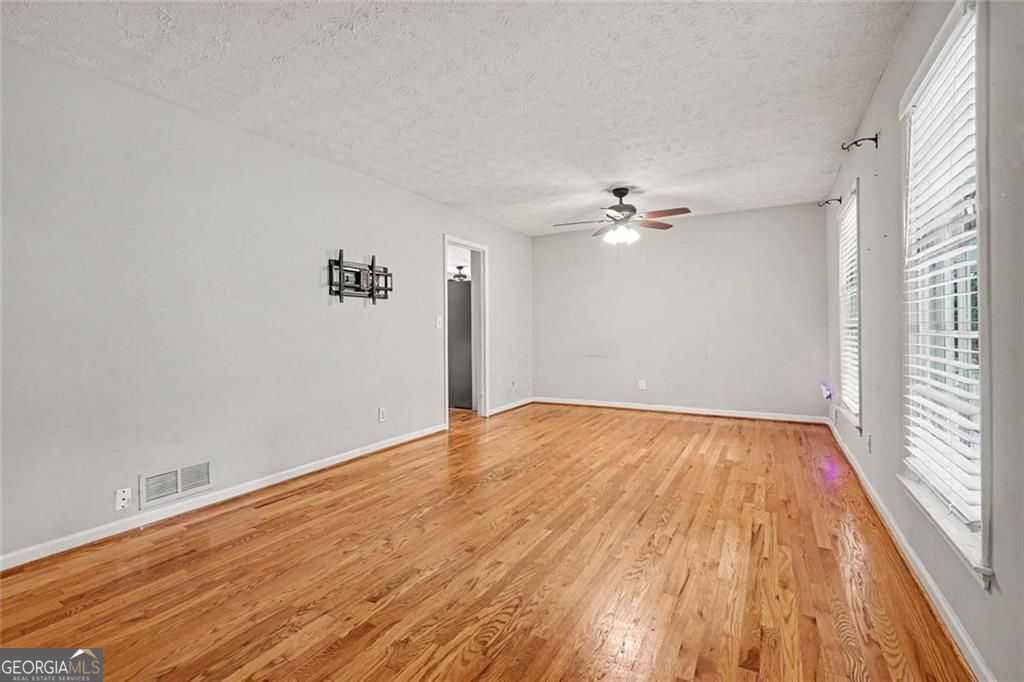 2826 Manor Court Property Photo 6
