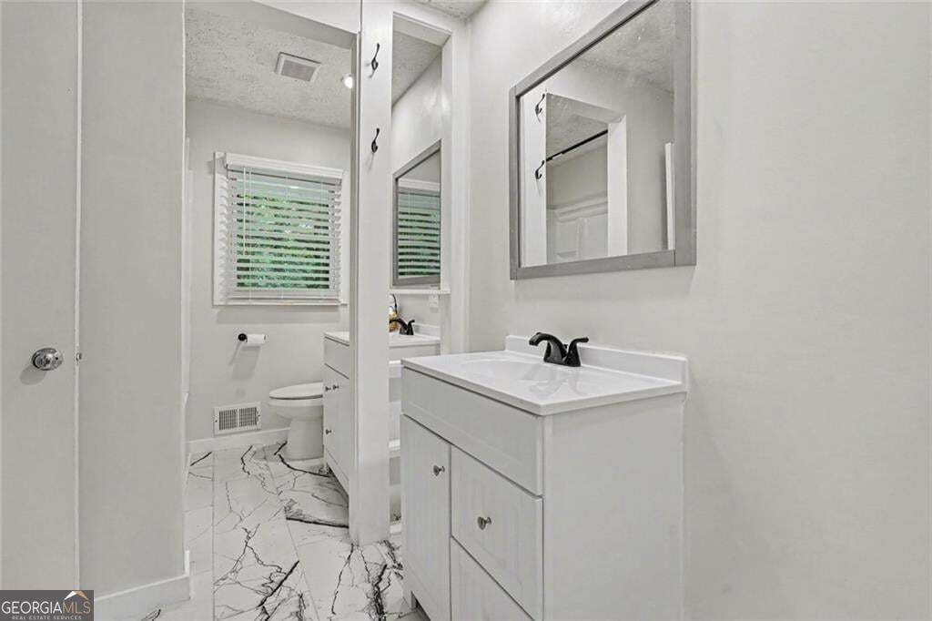 2826 Manor Court Property Photo 14