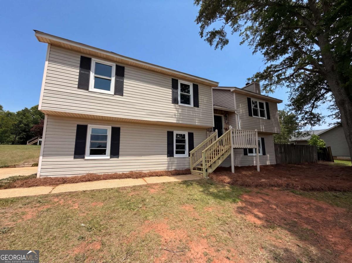 241 Daniel Road Property Photo 2