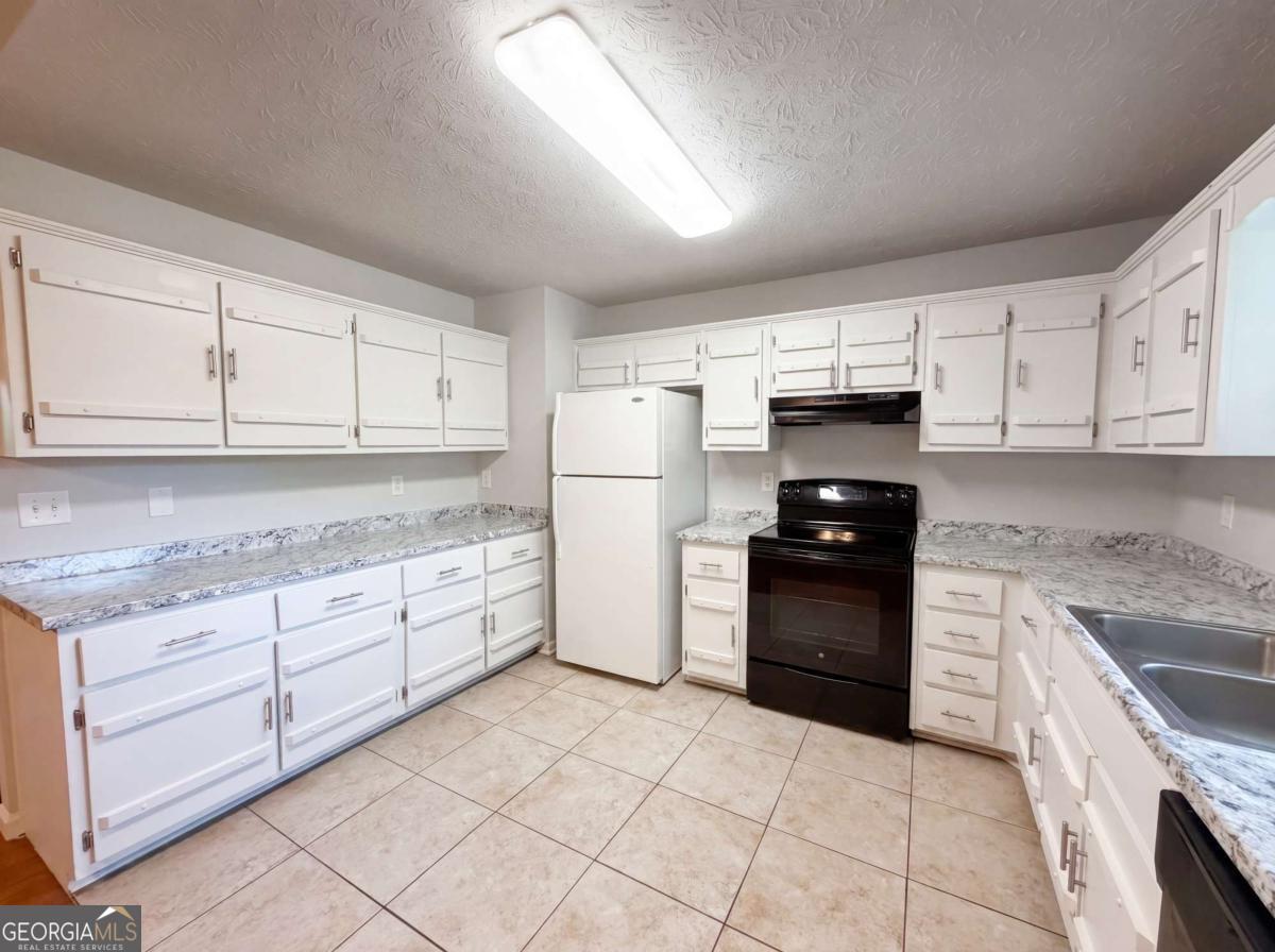 241 Daniel Road Property Photo 9