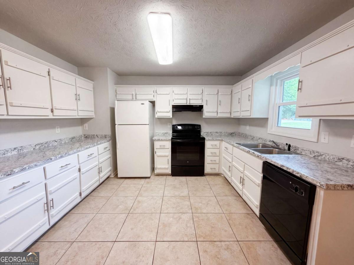 241 Daniel Road Property Photo 10