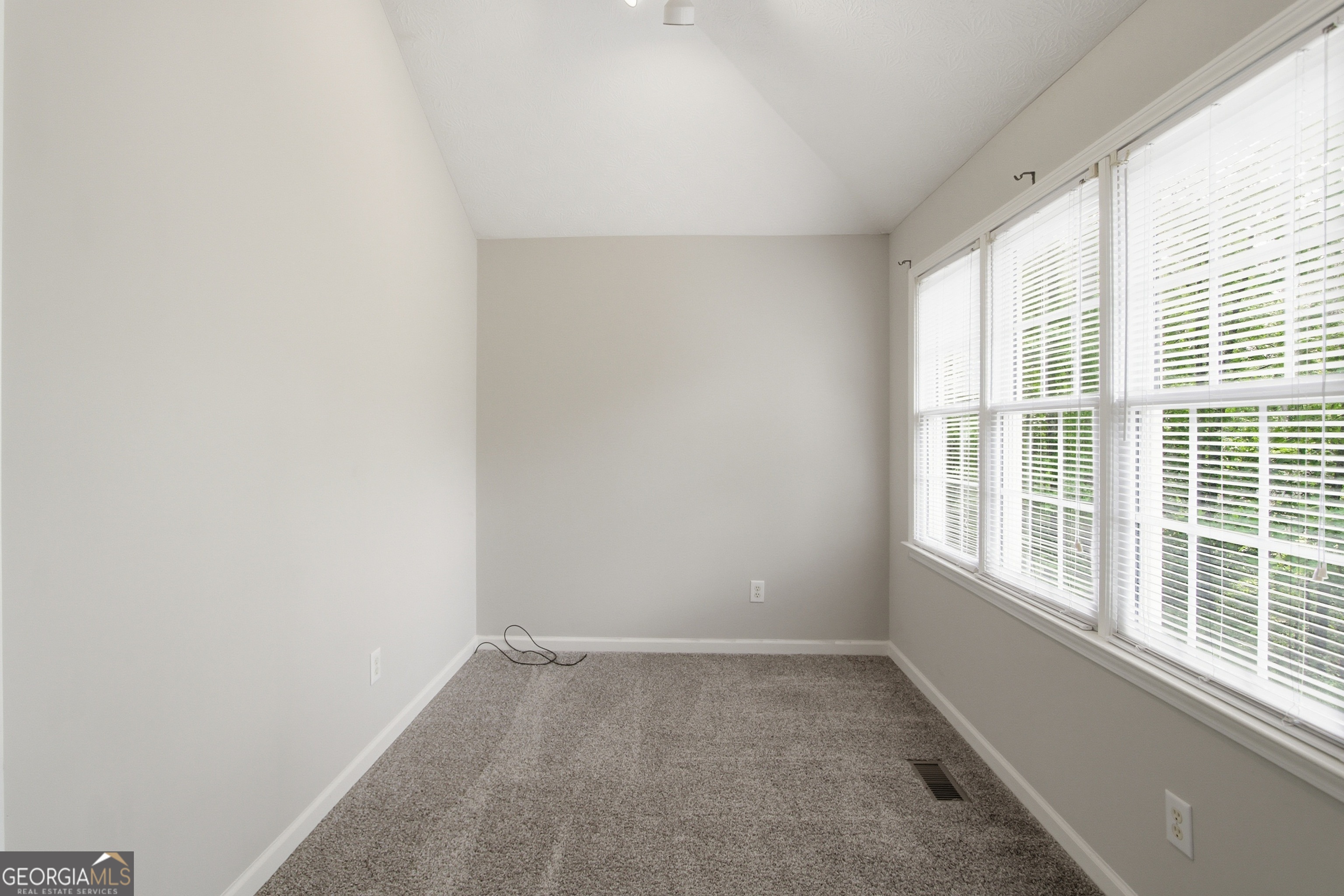 149 Valleyside Drive S Property Photo 18