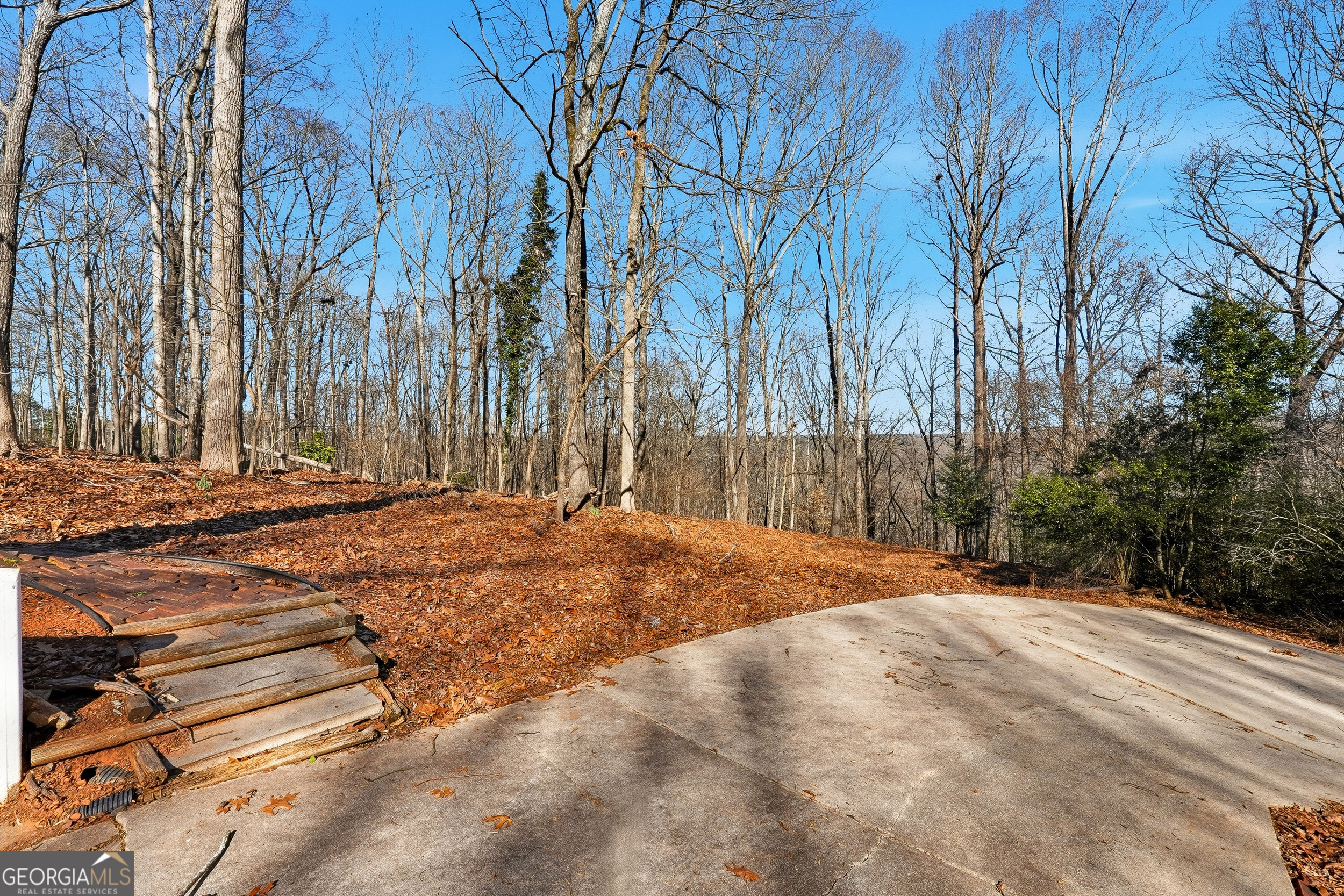 4715 Creek Wood Drive Property Photo 9