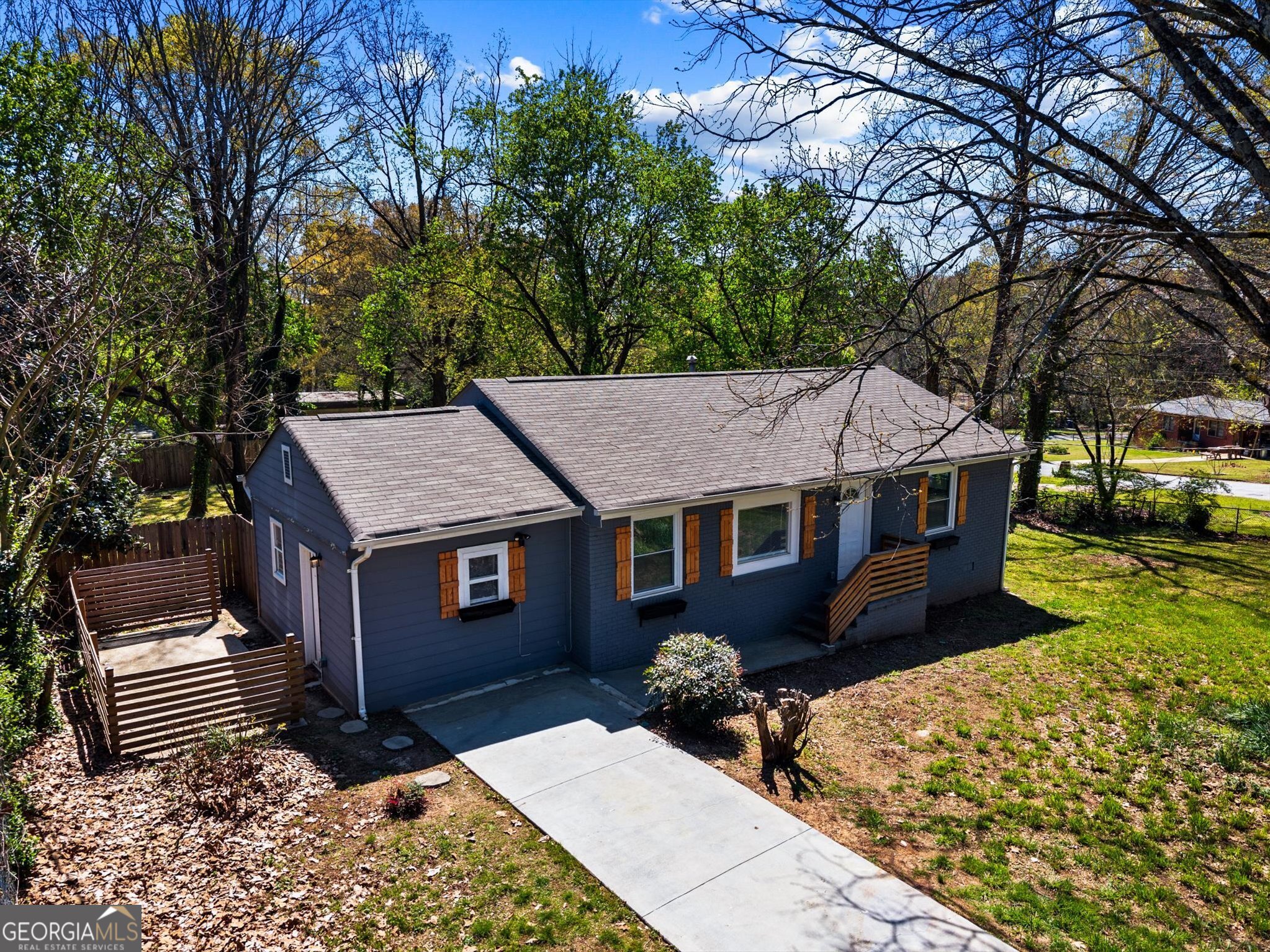 1111 Valley View Road SE Property Photo 1
