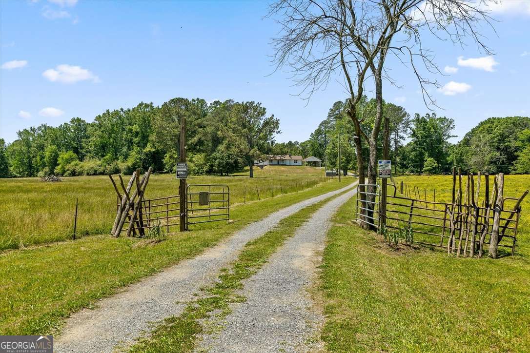 446 Brown Bridge Road Property Photo 3