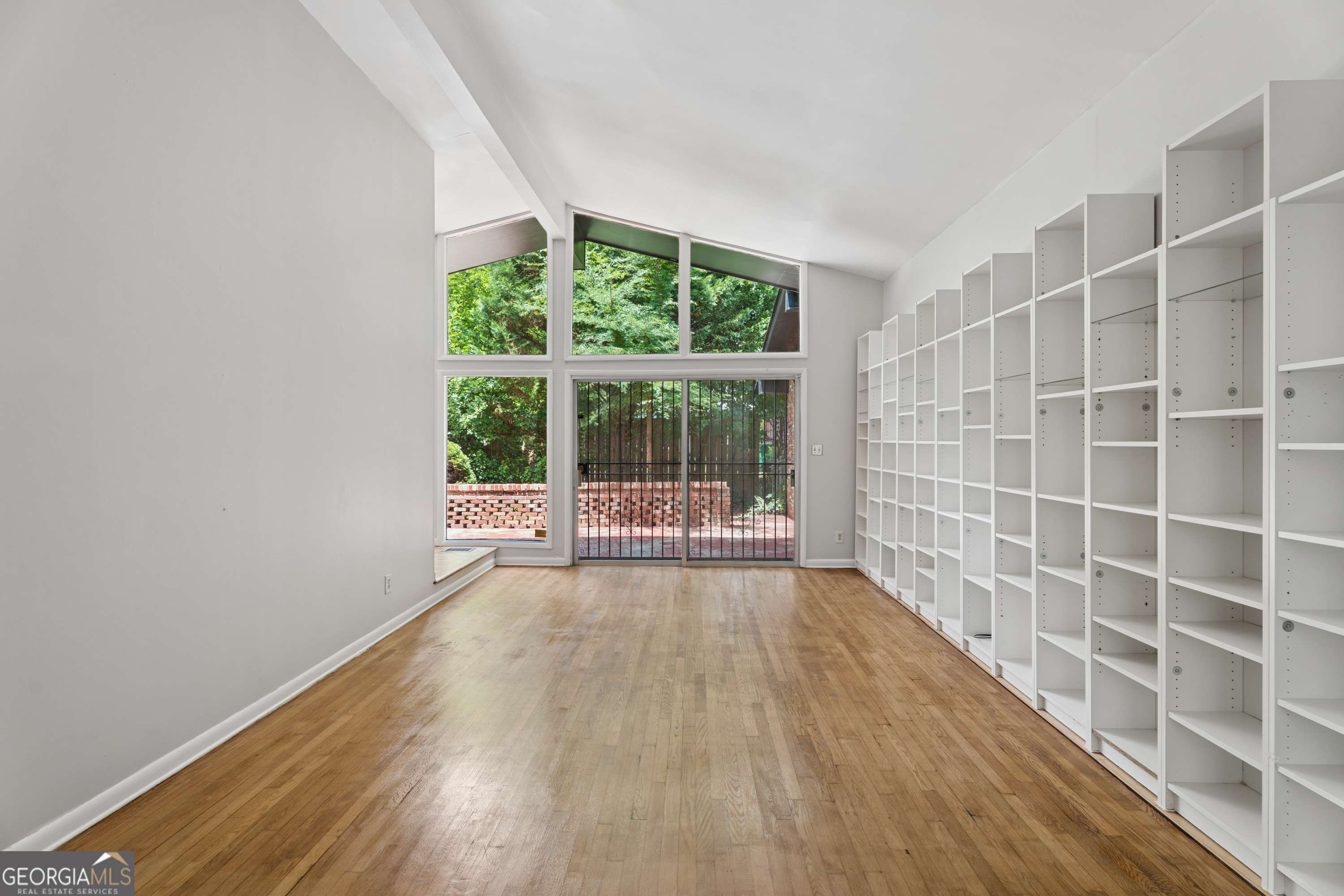 3543 Cloudland Drive Property Photo 2