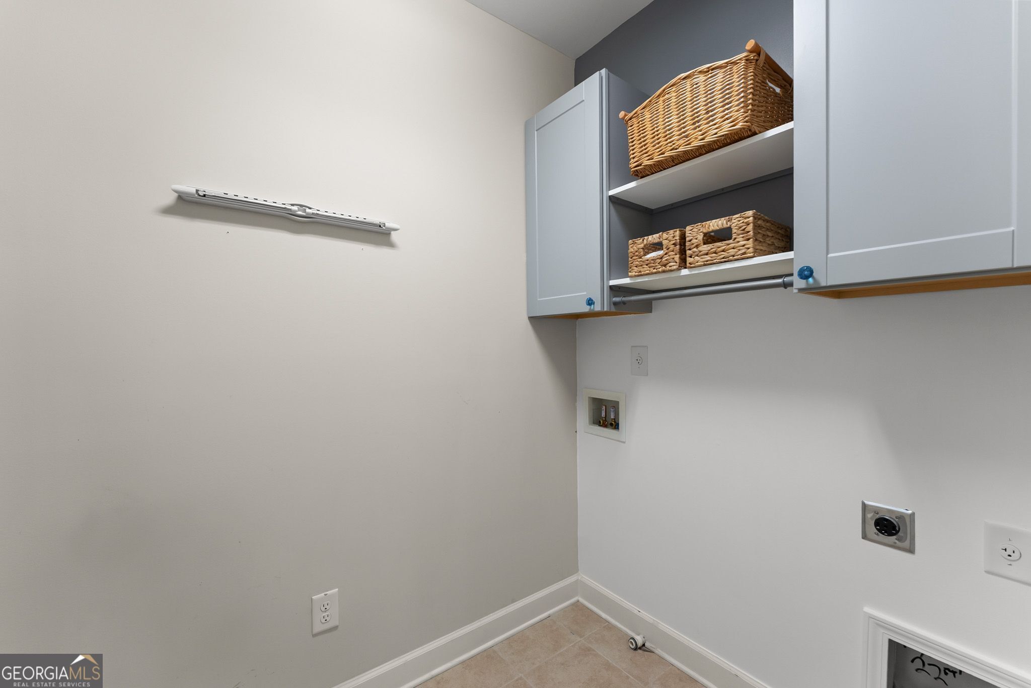 3913 Great Pine Drive Property Photo 17