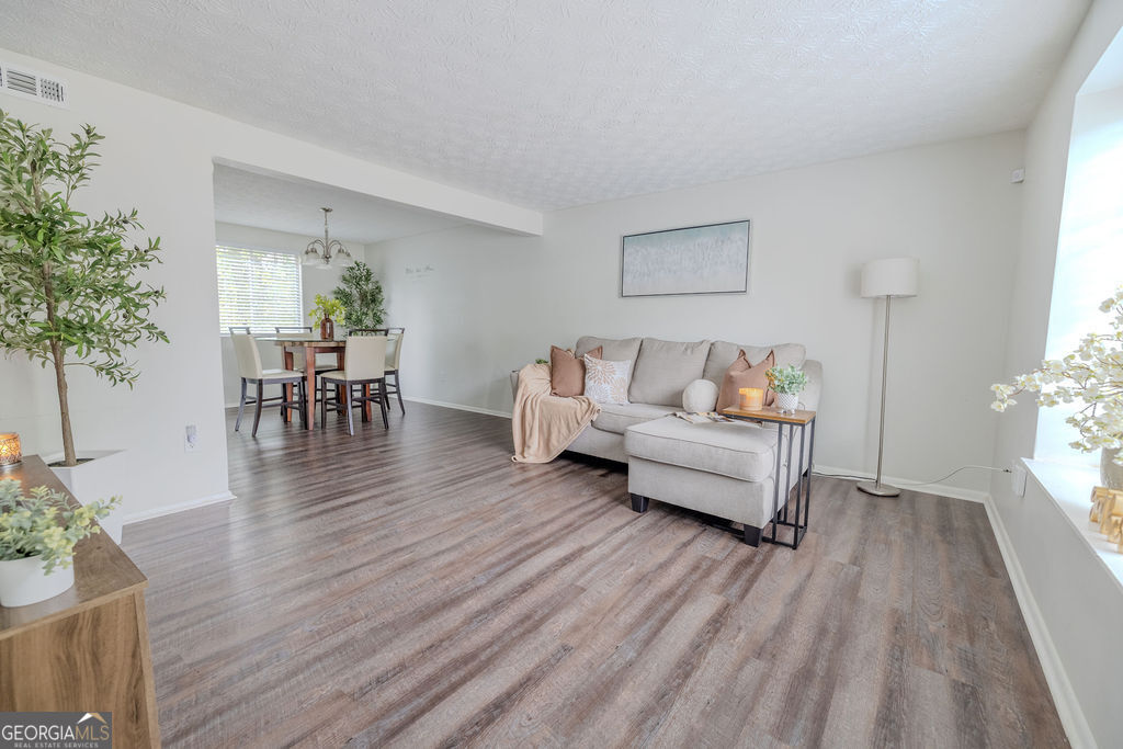2073 Raintree Place Property Photo 4