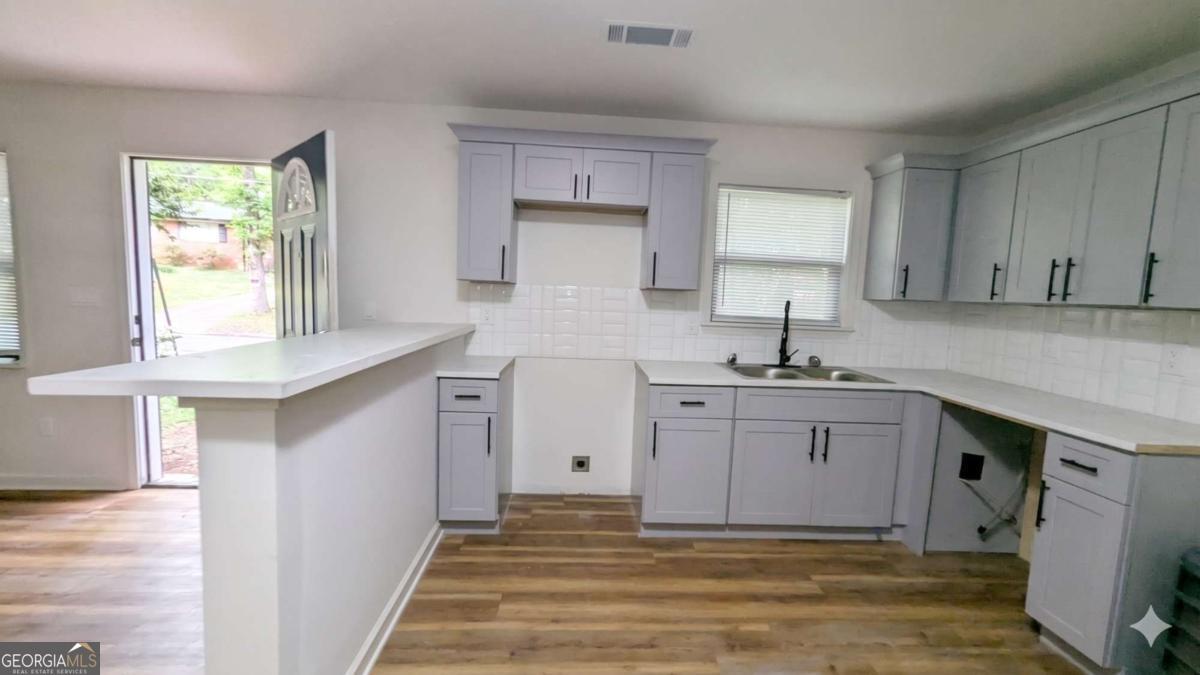 3283 Pebble Drive Property Photo 8