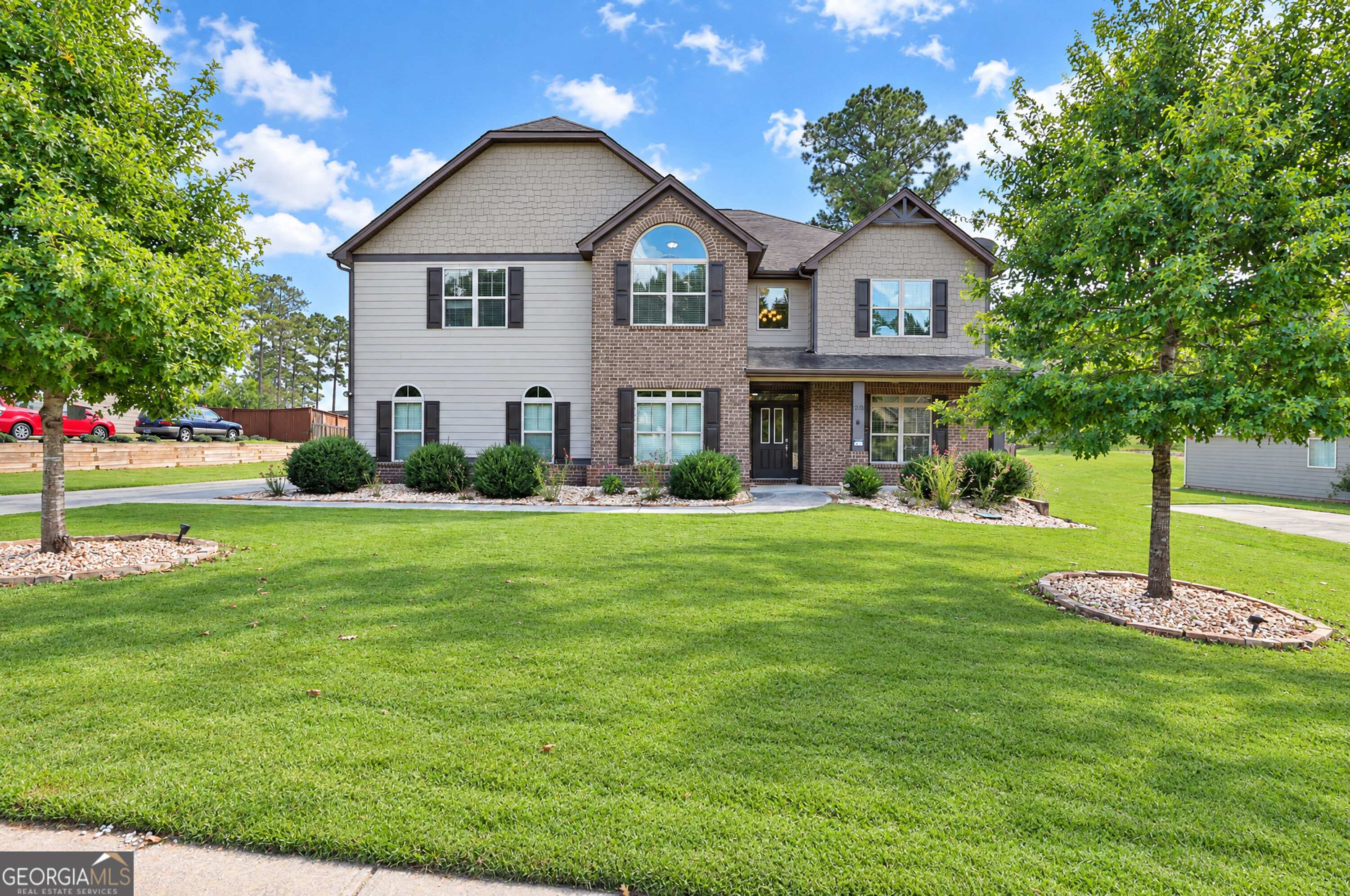 270 Darien Drive Property Photo 2