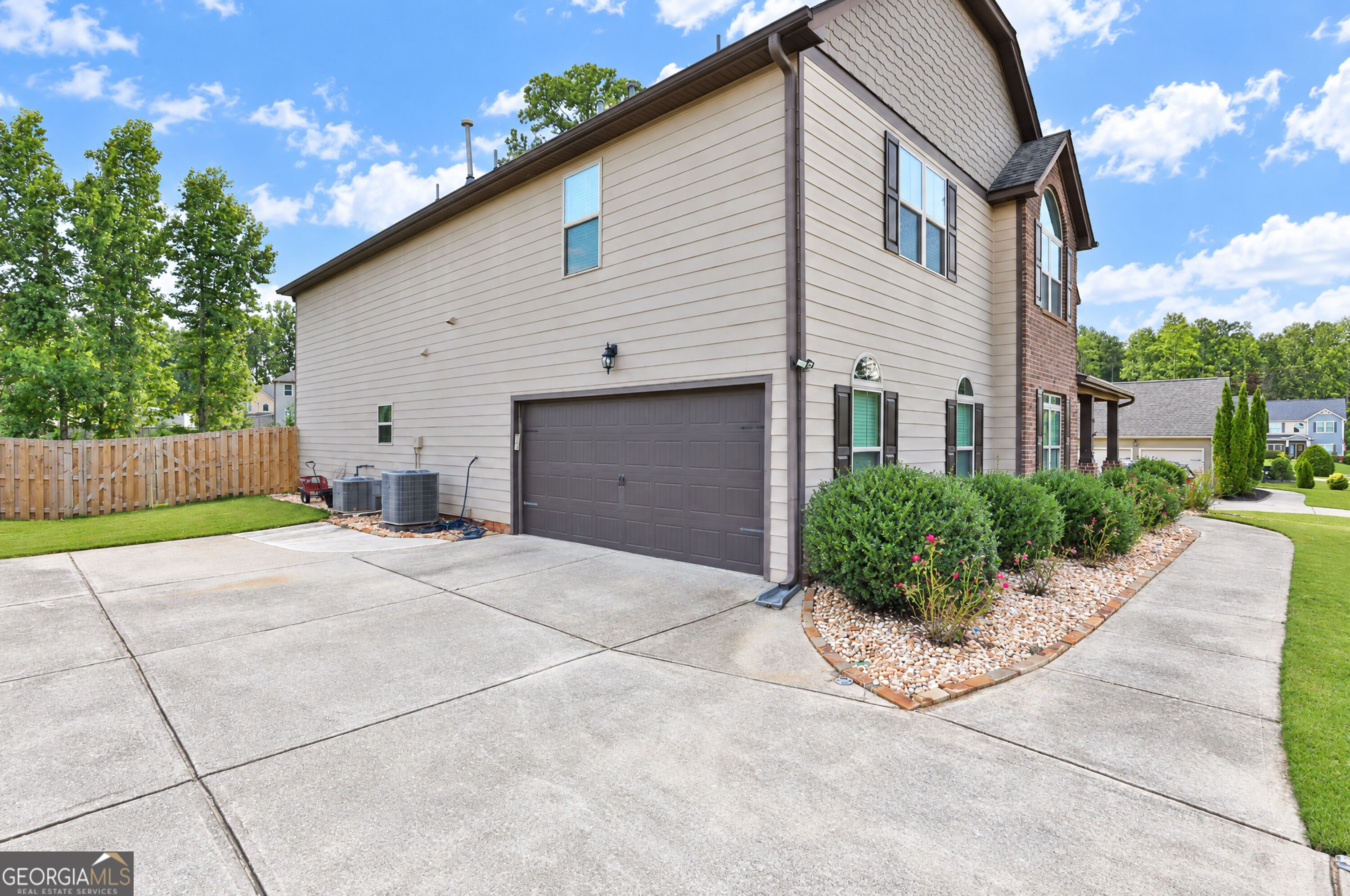 270 Darien Drive Property Photo 6