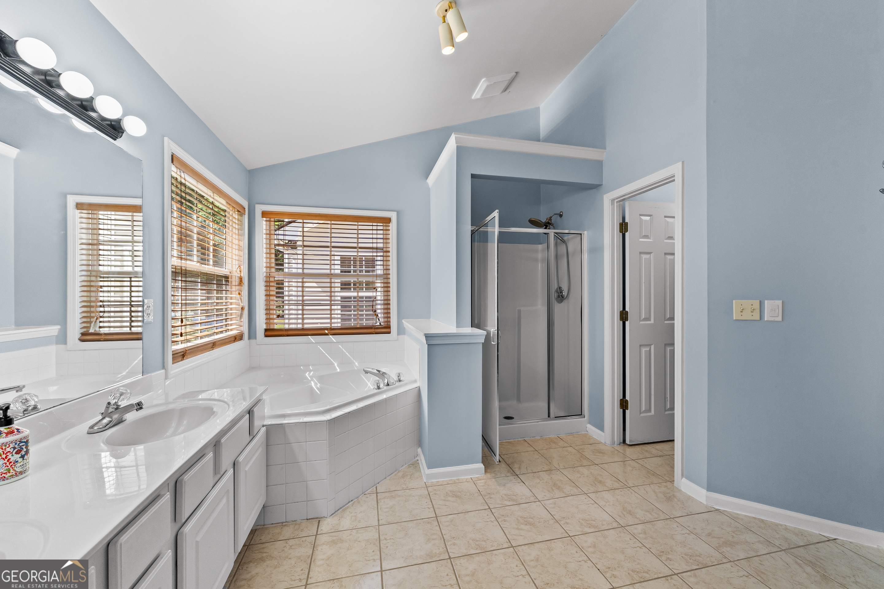 935 Waldwick Drive Property Photo 27