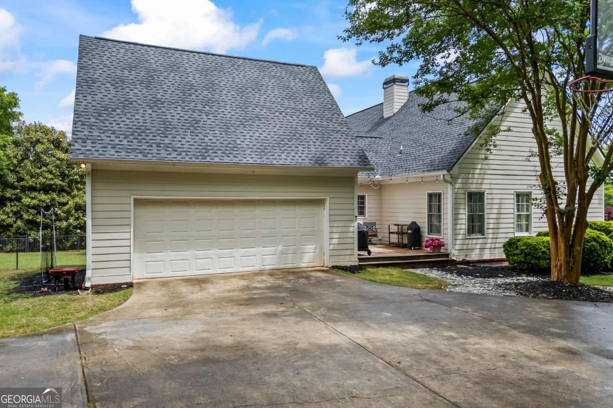 1080 Lakeside Court Property Photo 13