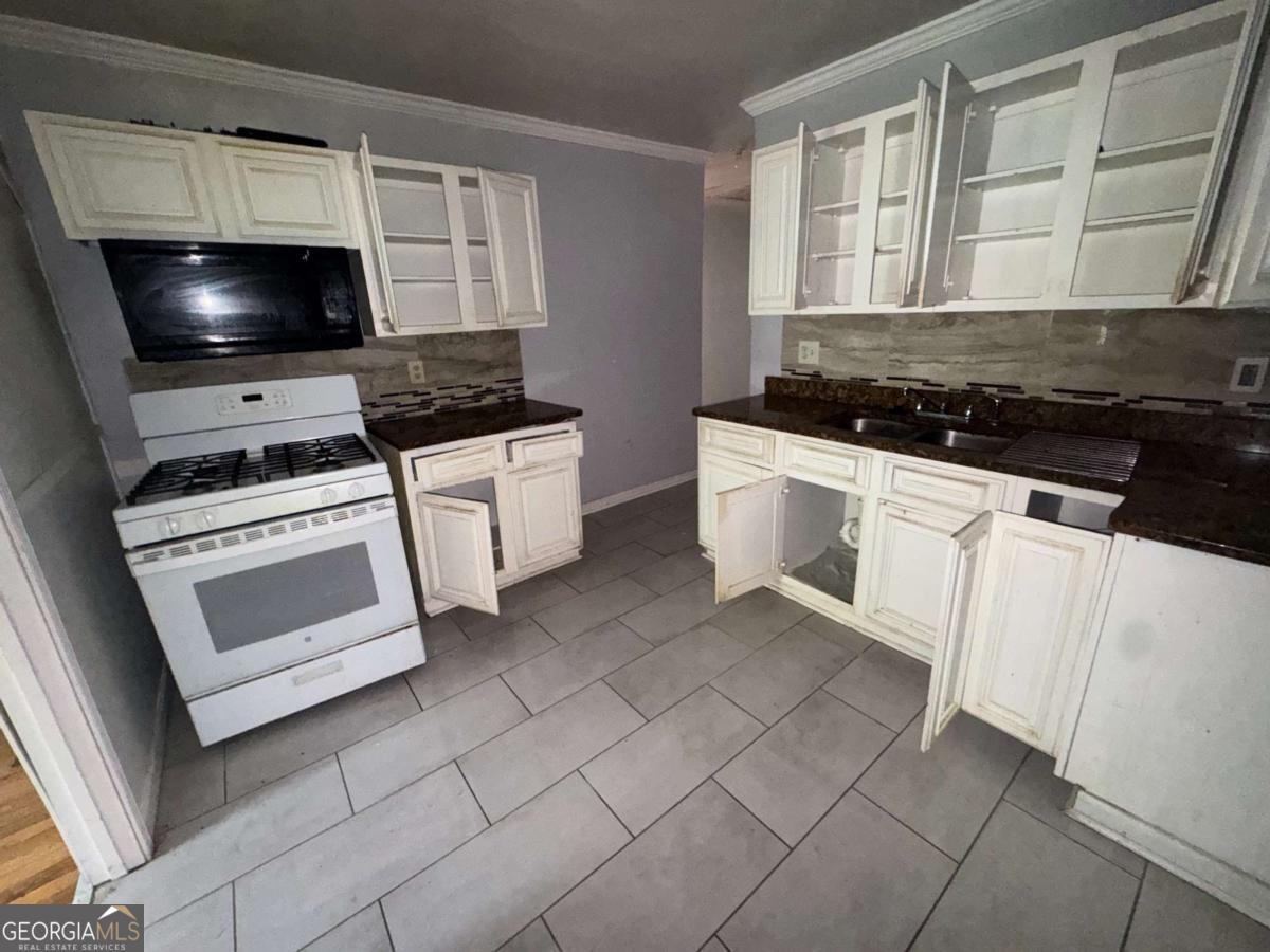 482 Maynard Terrace Se Property Photo 2