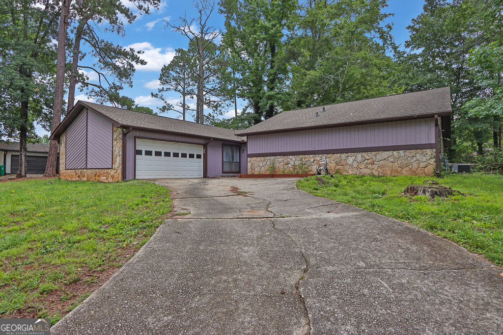 5025 Stoney Point Circle Property Photo 1