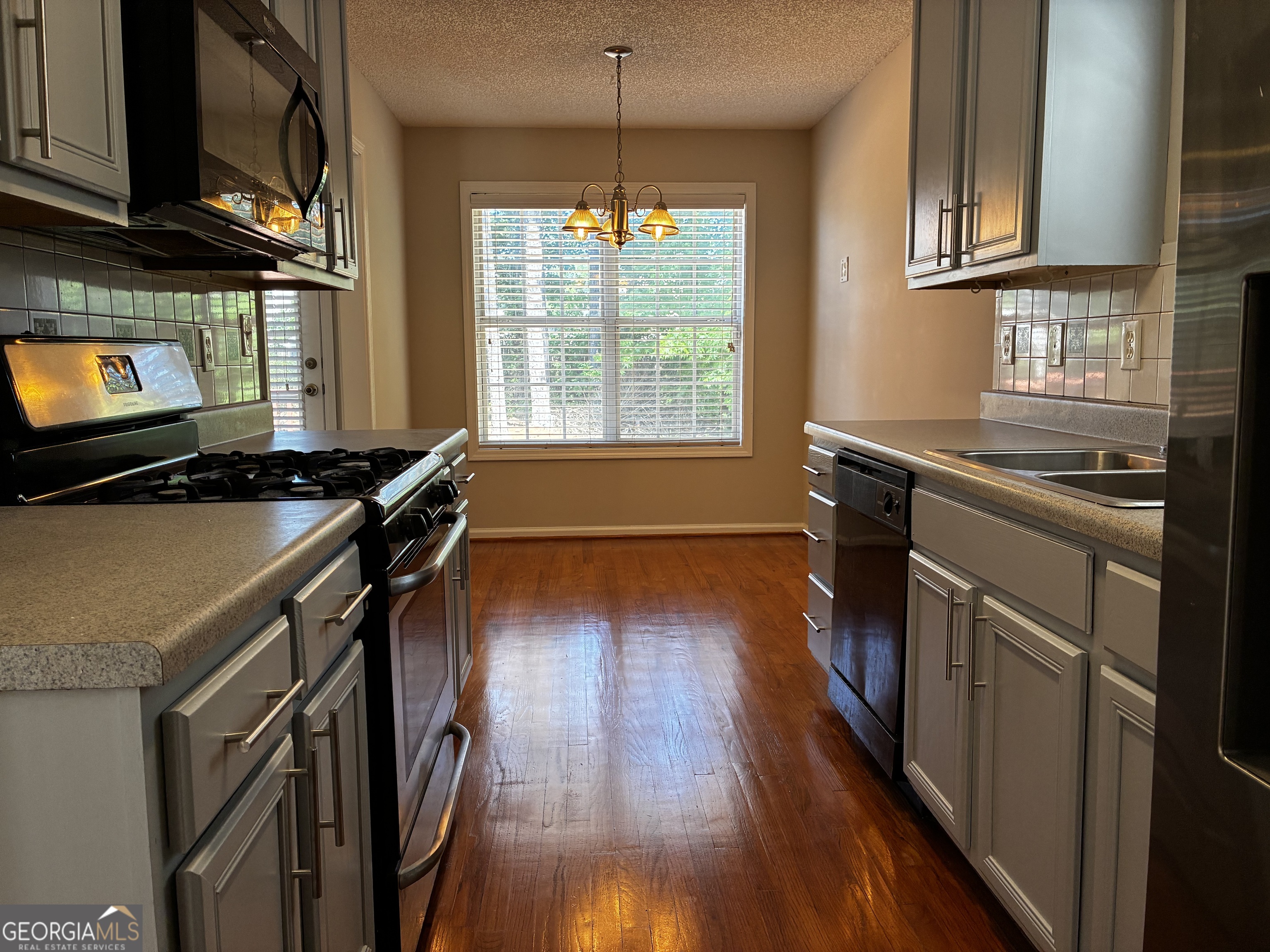 337 Madison Avenue Property Photo 9