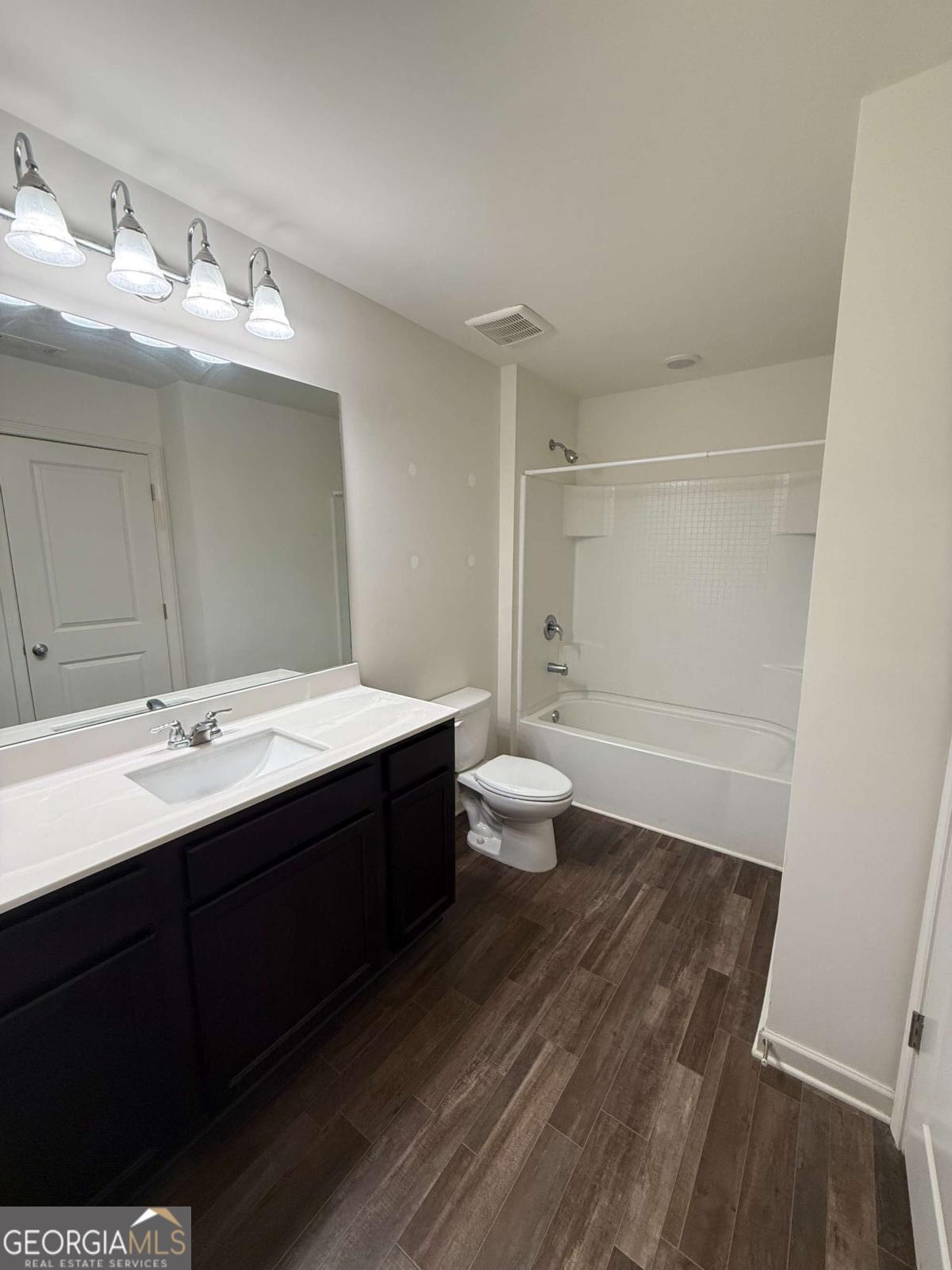 2330 Mckenna Square Drive Property Photo 9