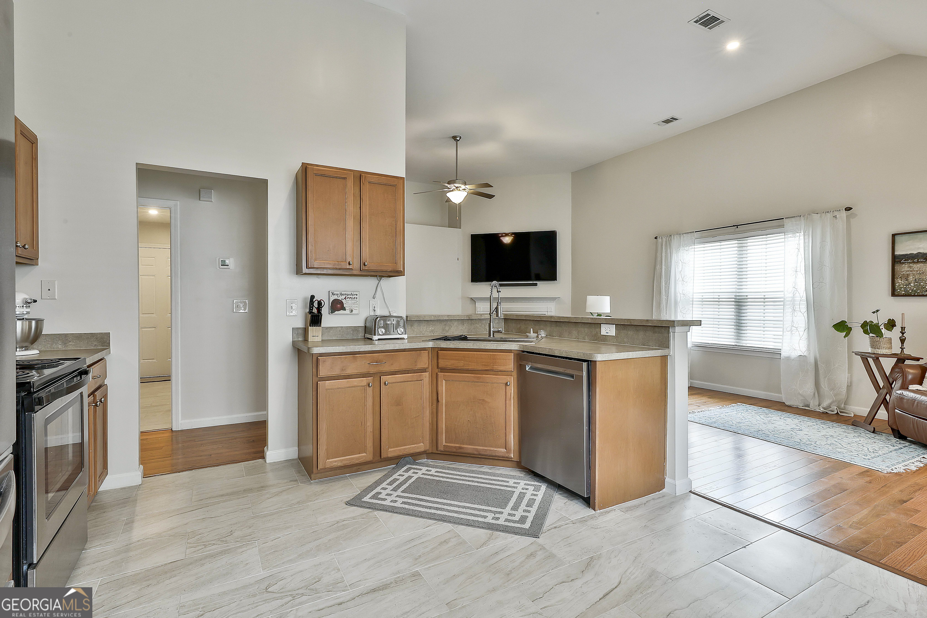 18 Hill Top Circle Property Photo 19