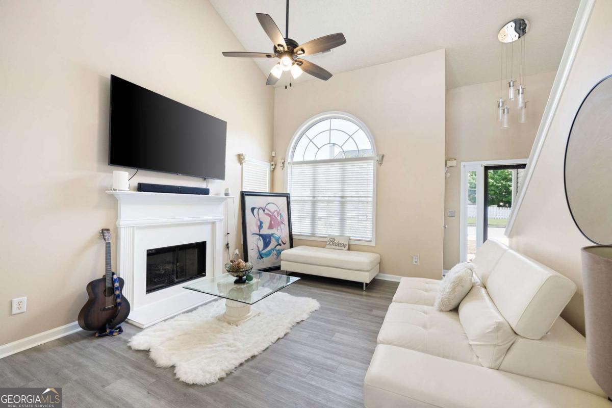 108 Greystone Way Property Photo 8