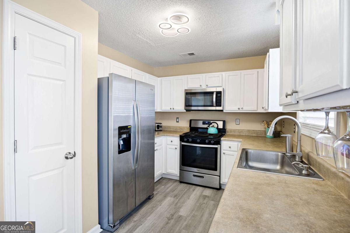 108 Greystone Way Property Photo 10