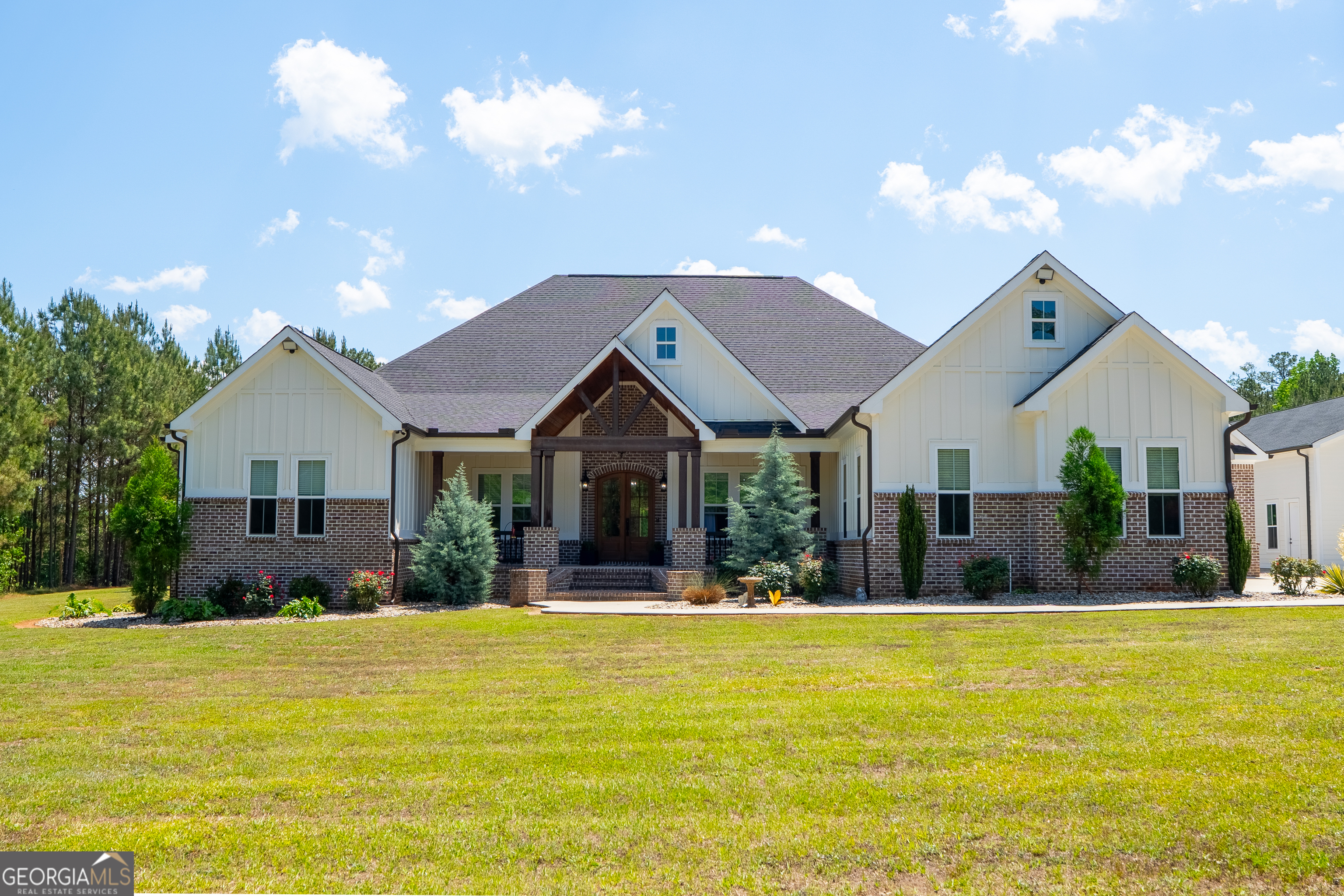 5888 Cobbham Road Property Photo 2