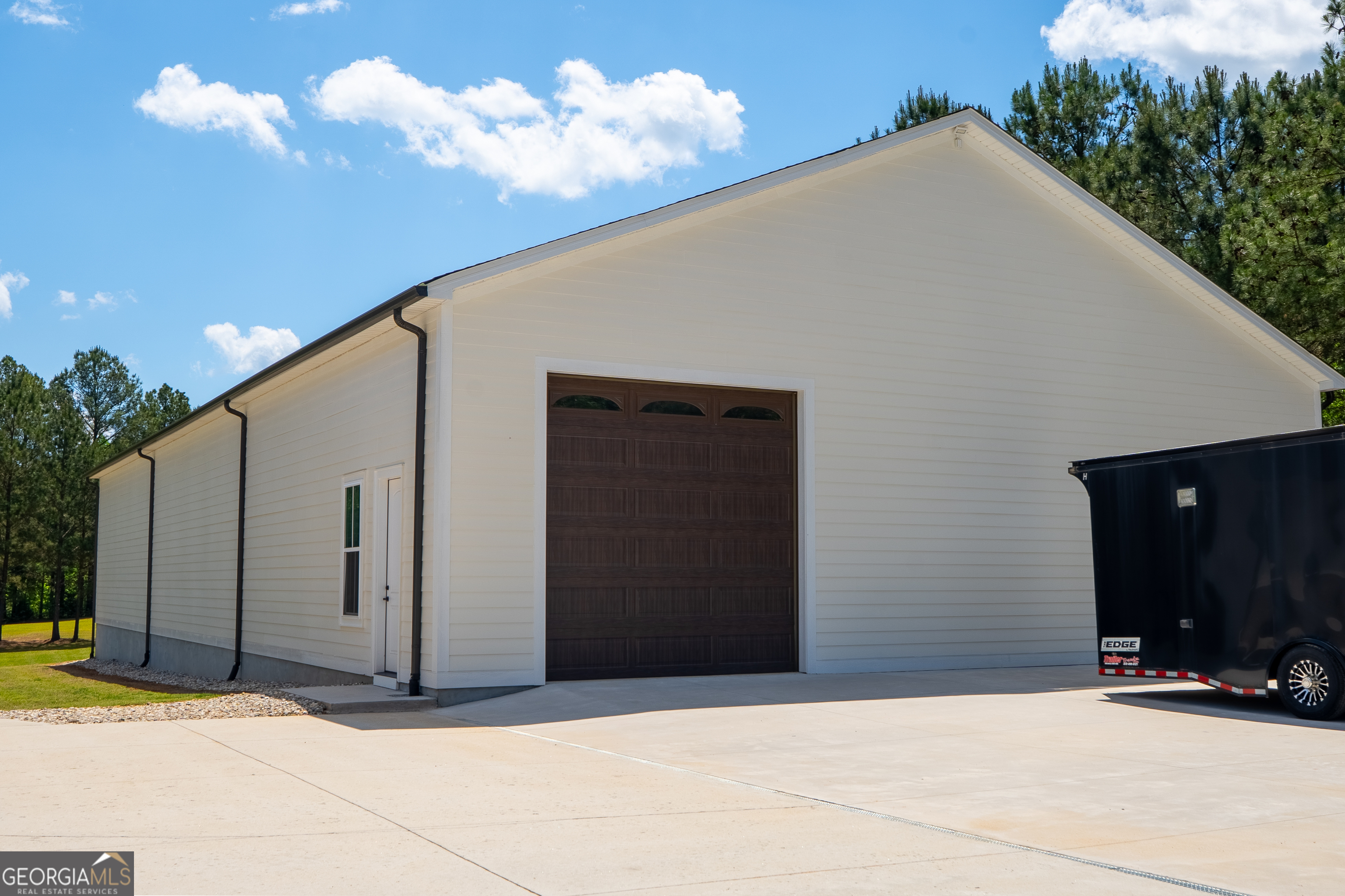 5888 Cobbham Road Property Photo 4