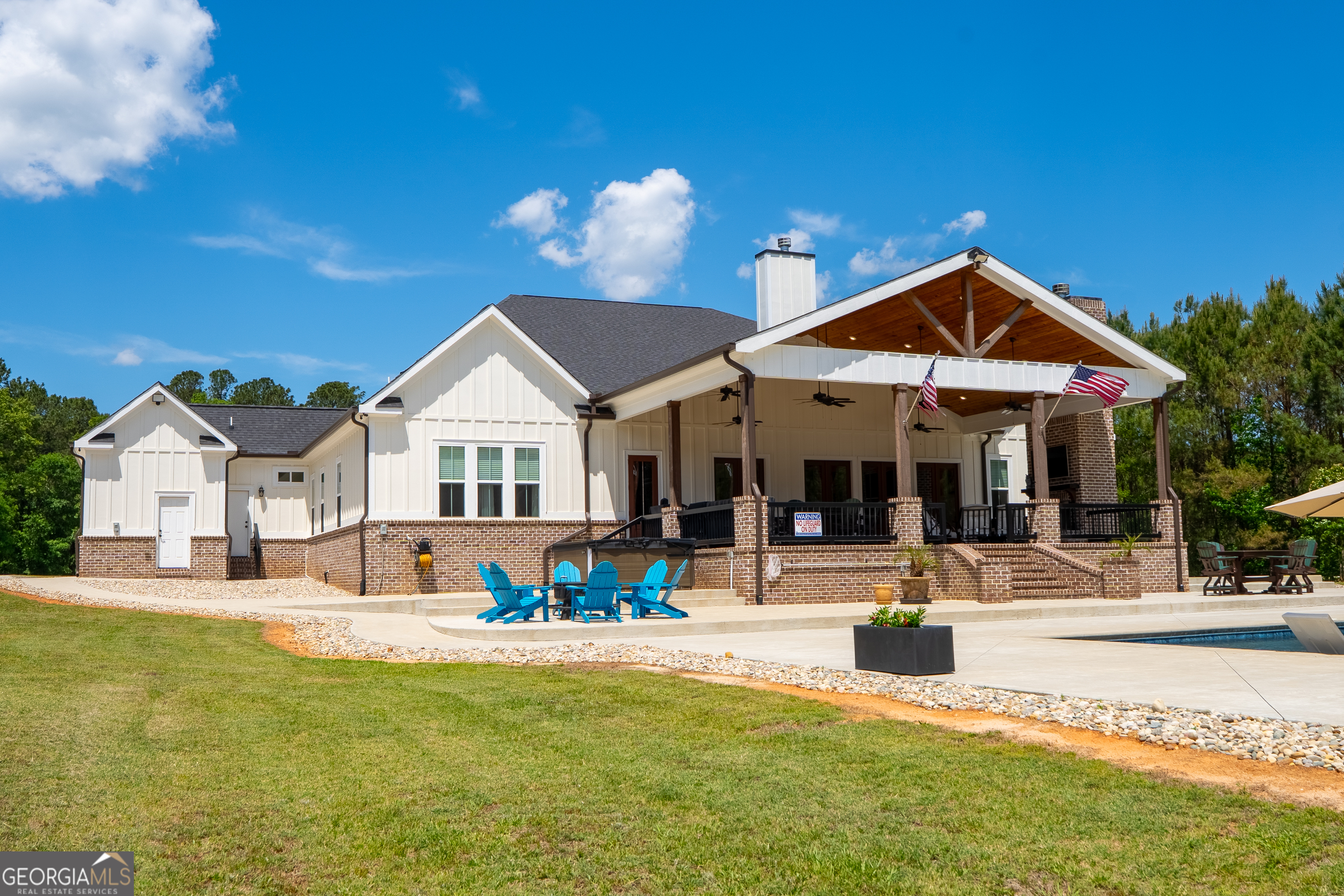 5888 Cobbham Road Property Photo 6
