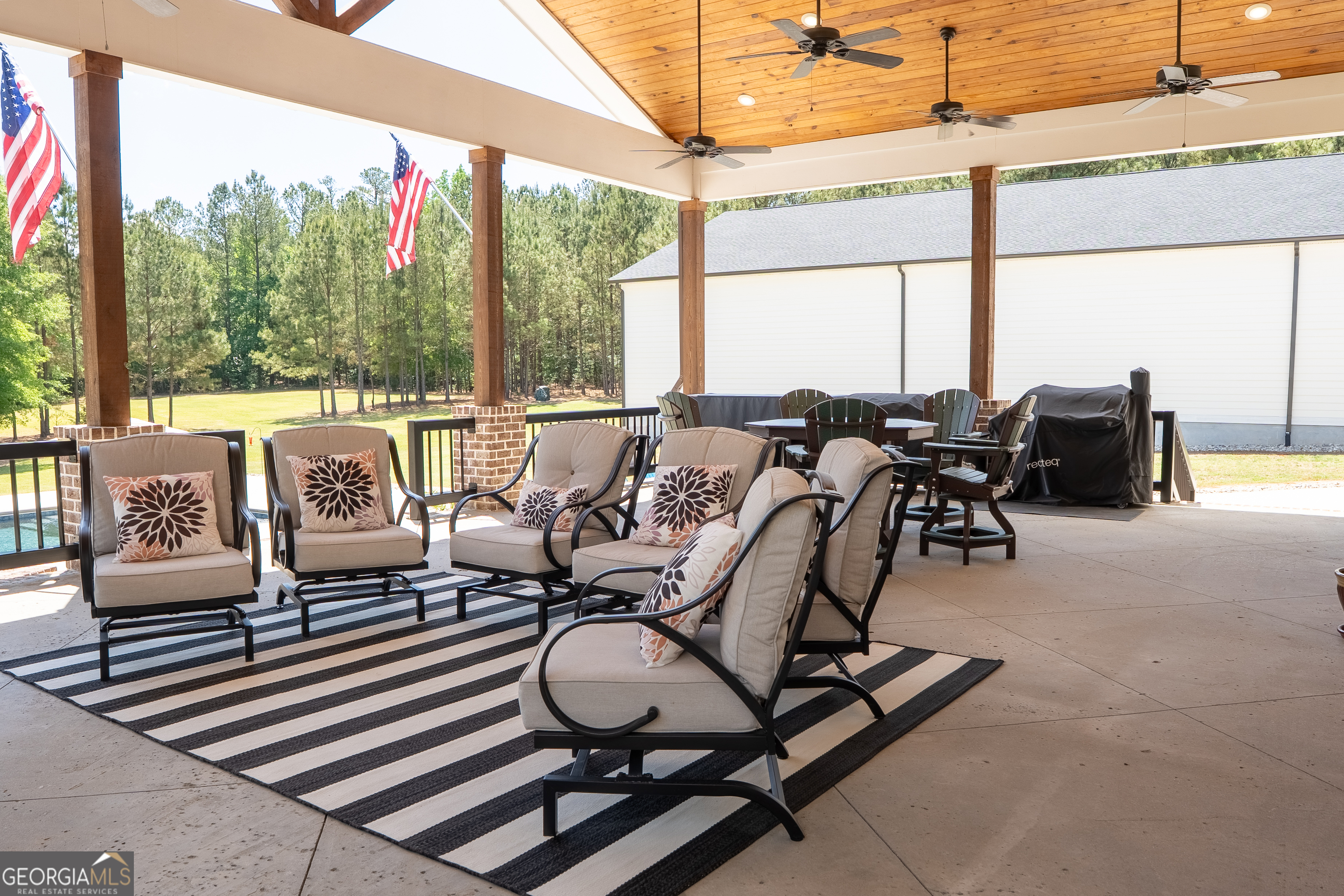 5888 Cobbham Road Property Photo 10