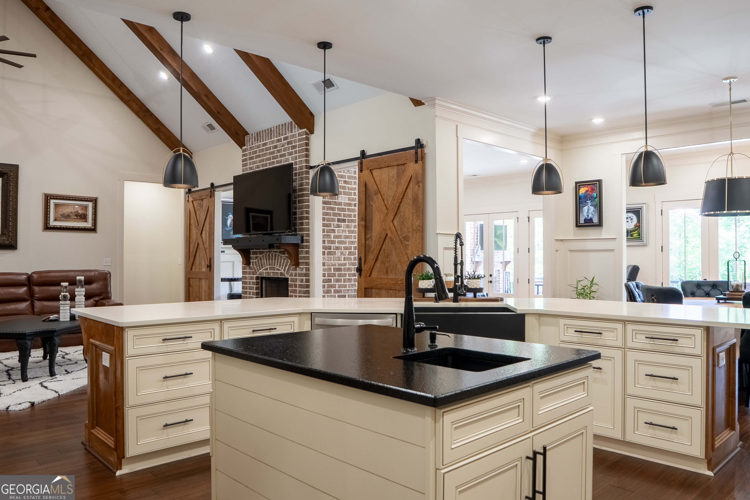 5888 Cobbham Road Property Photo 18