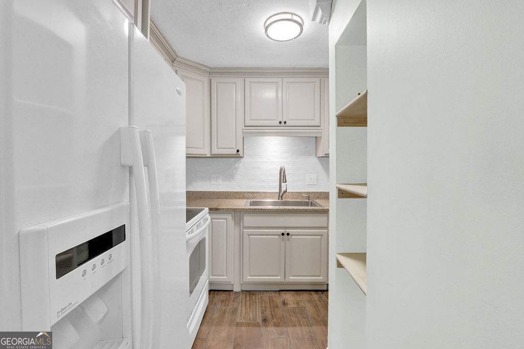 3454 September Morn Property Photo 11