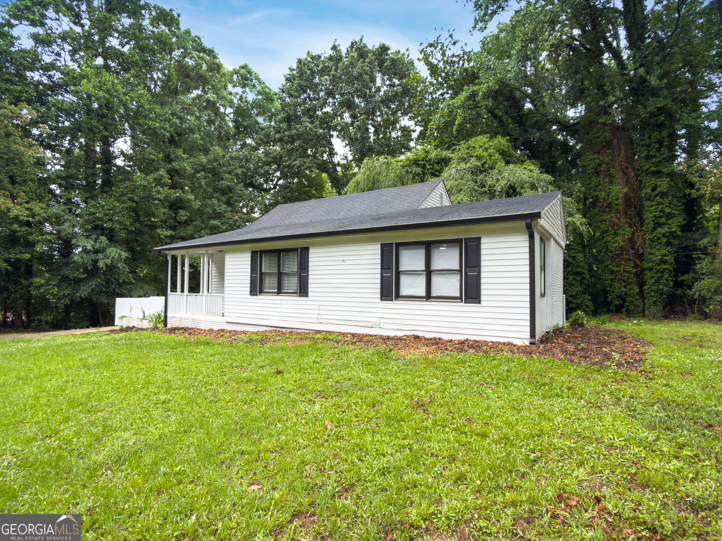 214 Pinewood Lane Property Photo 1