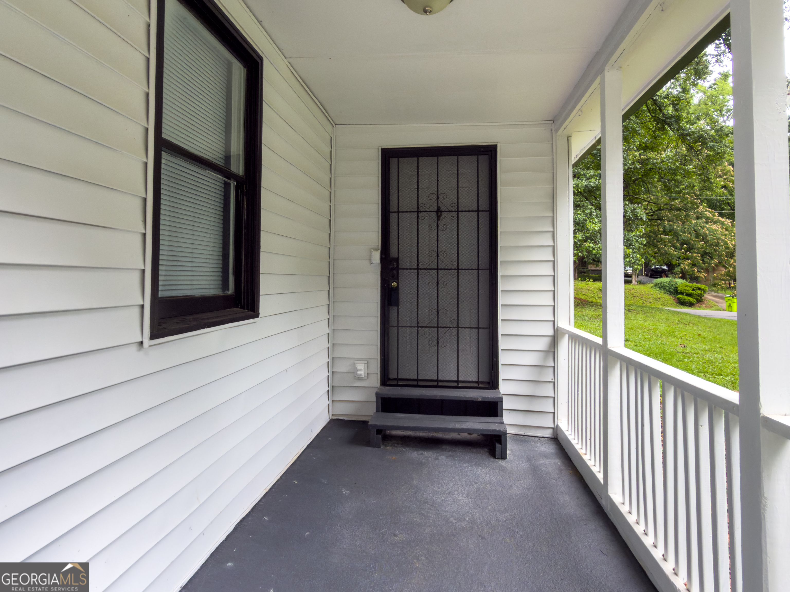 214 Pinewood Lane Property Photo 3