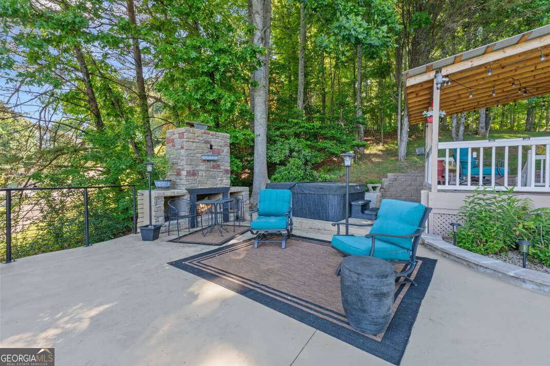 1925 Lakeview Summit Drive Property Photo 4