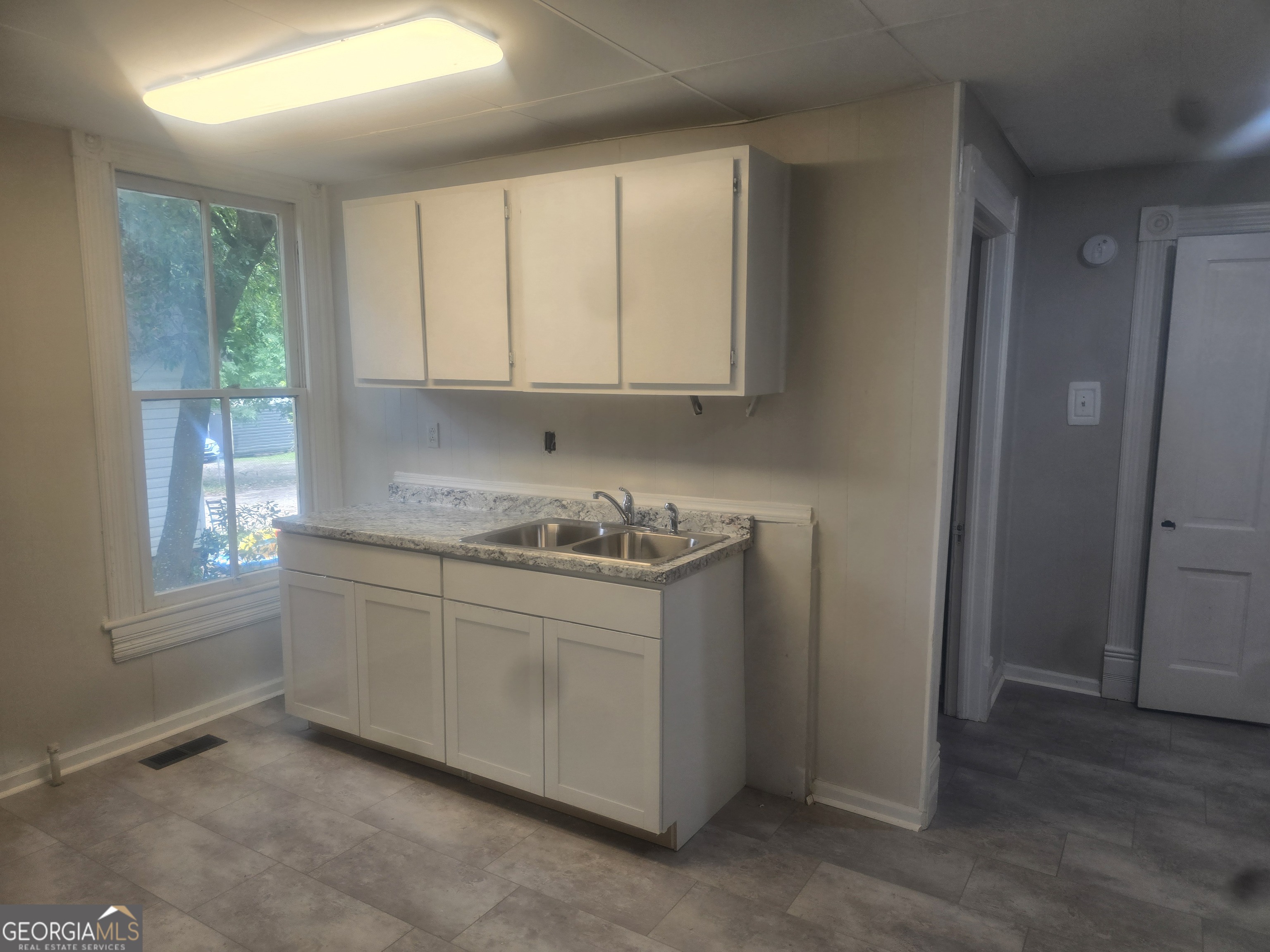 702 N Franklin Street Property Photo 5