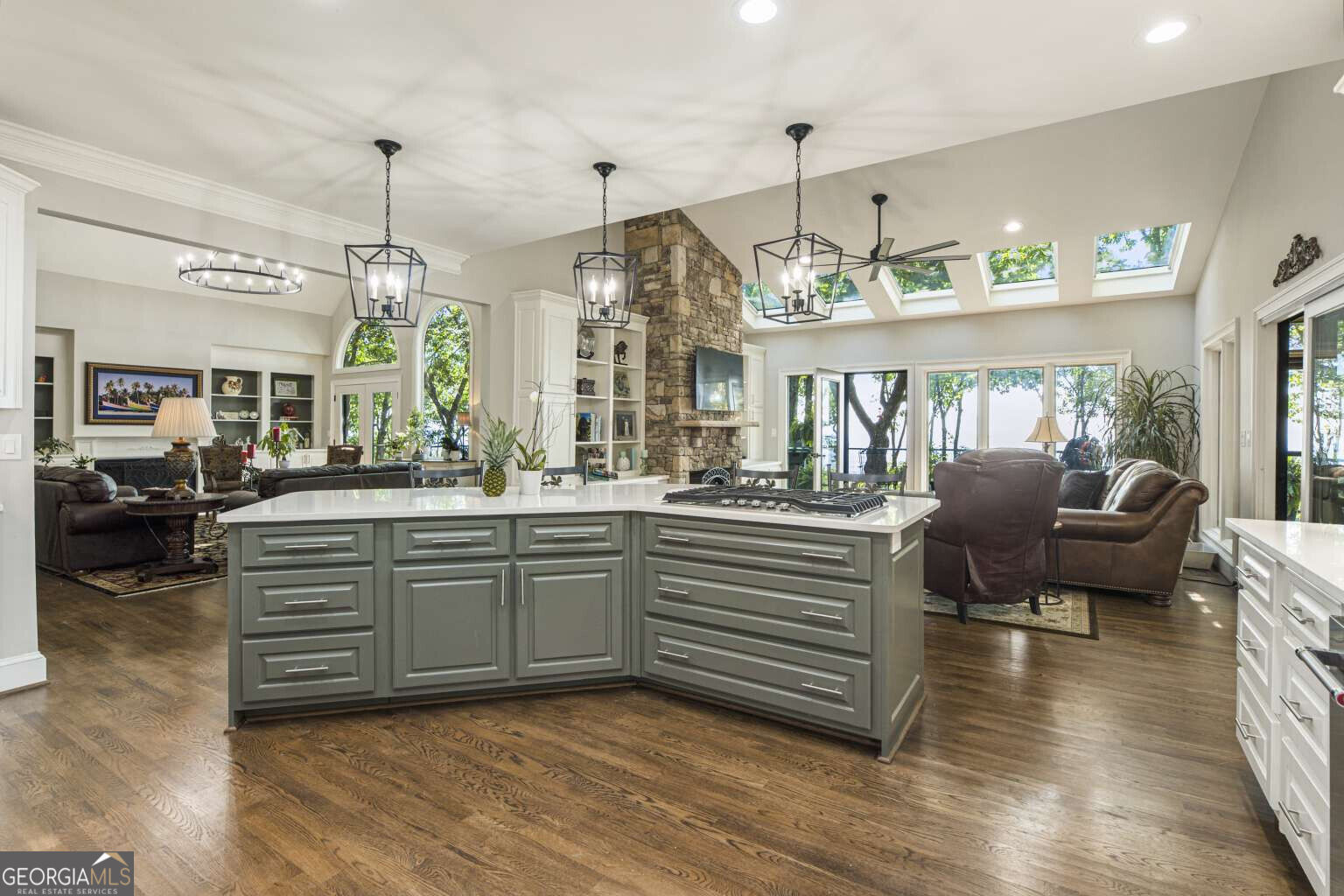 912 Mcelroy Mountain Drive Property Photo 4