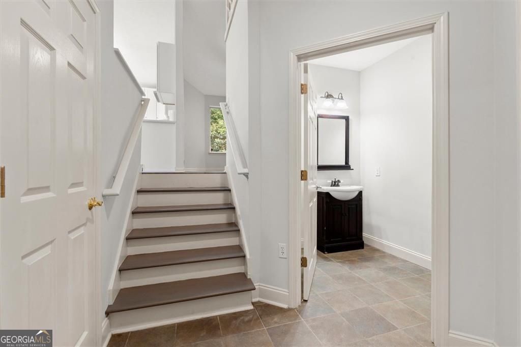 189 Castlebar Court Property Photo 32