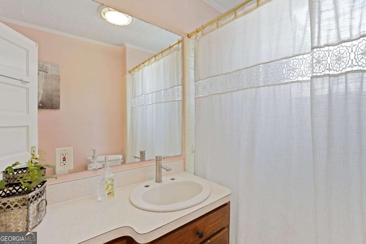 702 E 32nd Street Property Photo 18