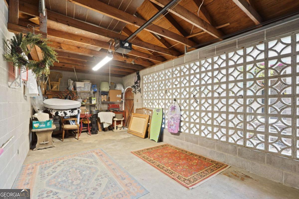 702 E 32nd Street Property Photo 28