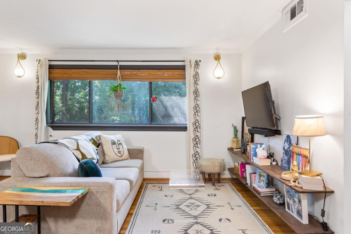 870 Glendale Terrace NE # 3