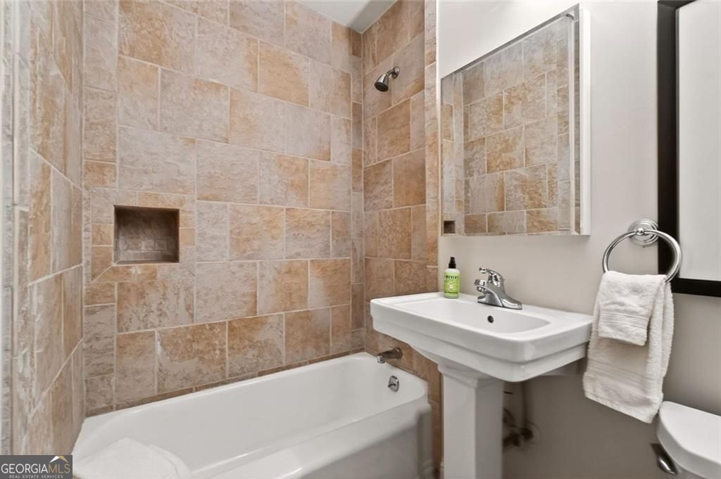 1609 Nottingham Way Ne Property Photo 51