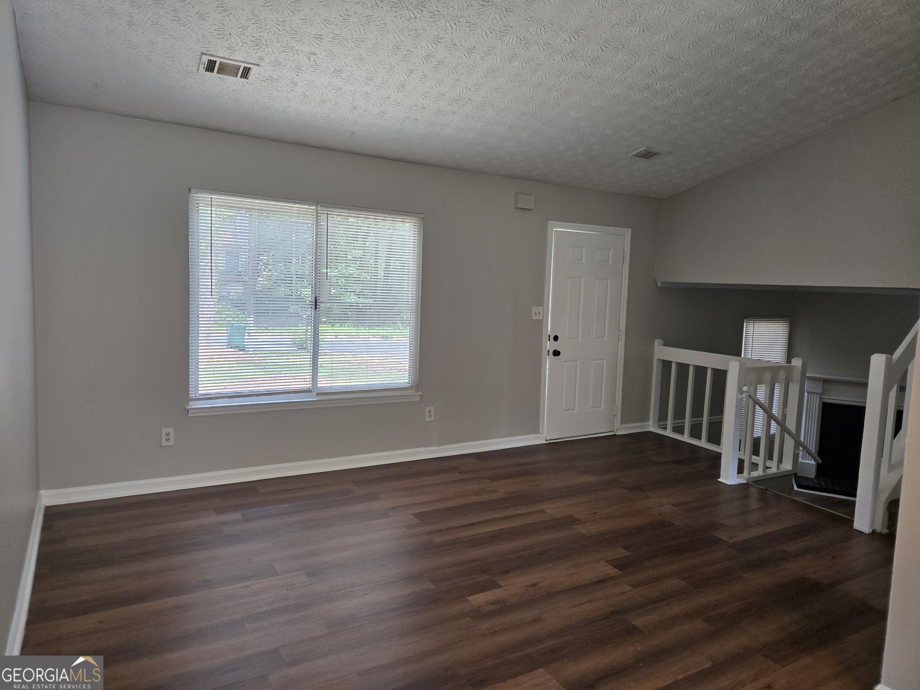 447 Sherwood Circle Property Photo 2