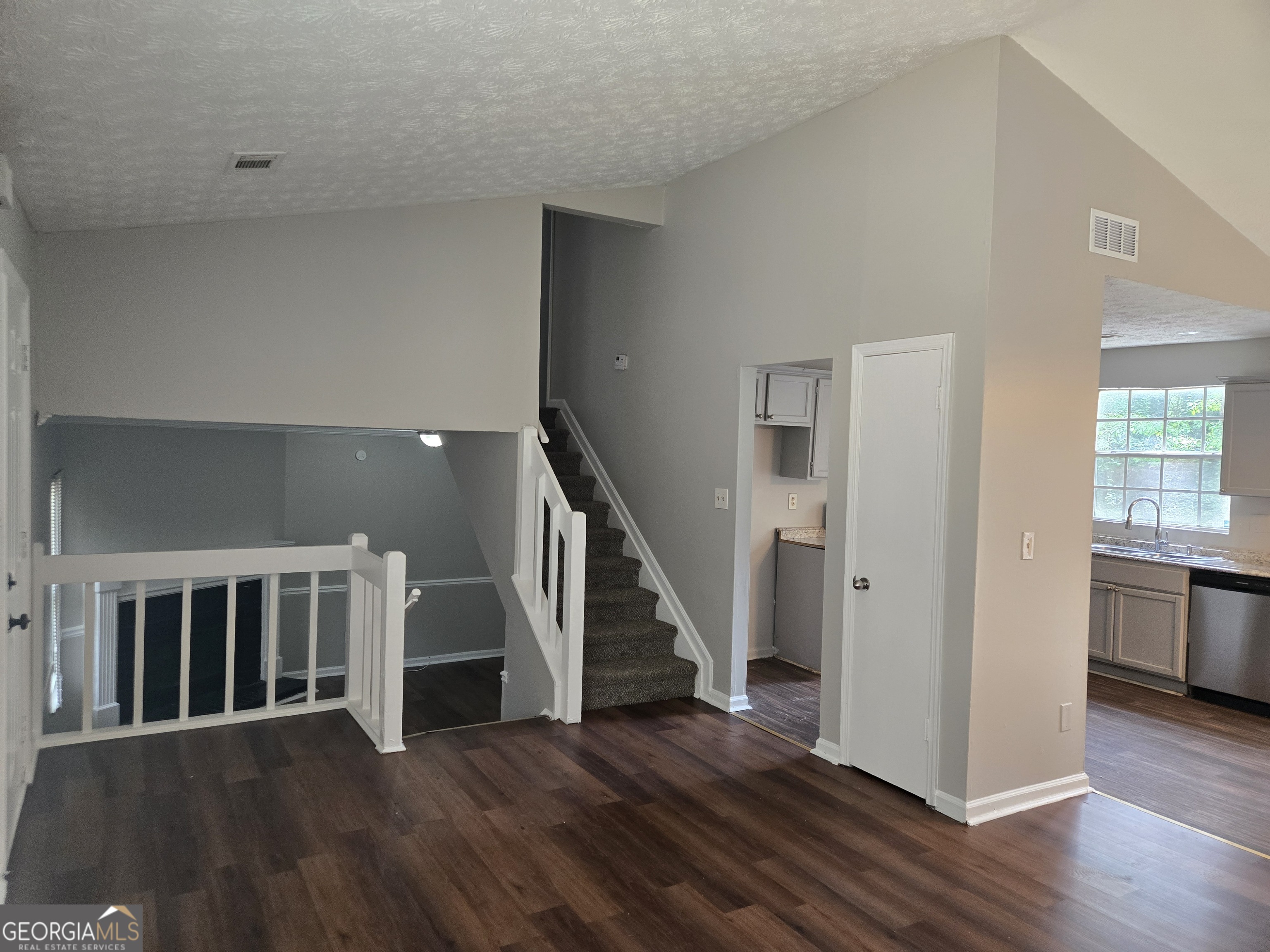 447 Sherwood Circle Property Photo 3